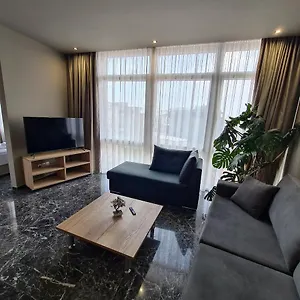 Ladadika 5th Floor Apartament